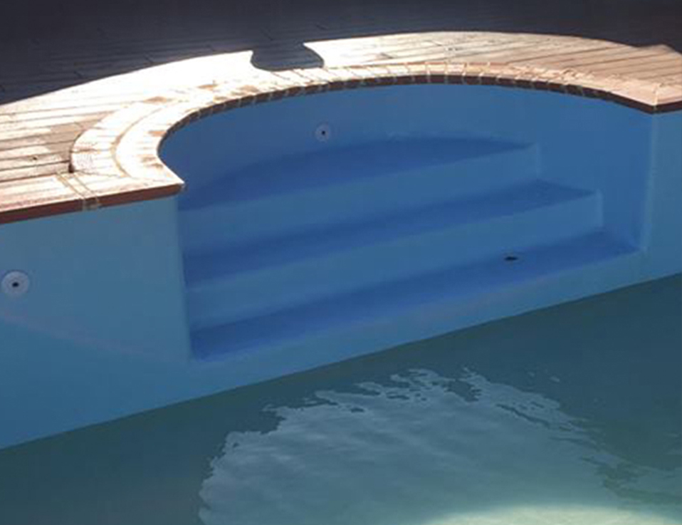 Modelos de escadas de piscinas